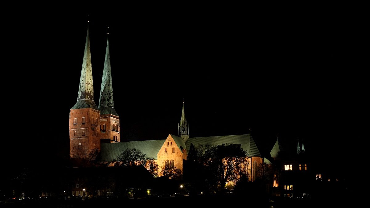 Lübeck · Dom bei Nacht (Blick vom Mühlenteich)