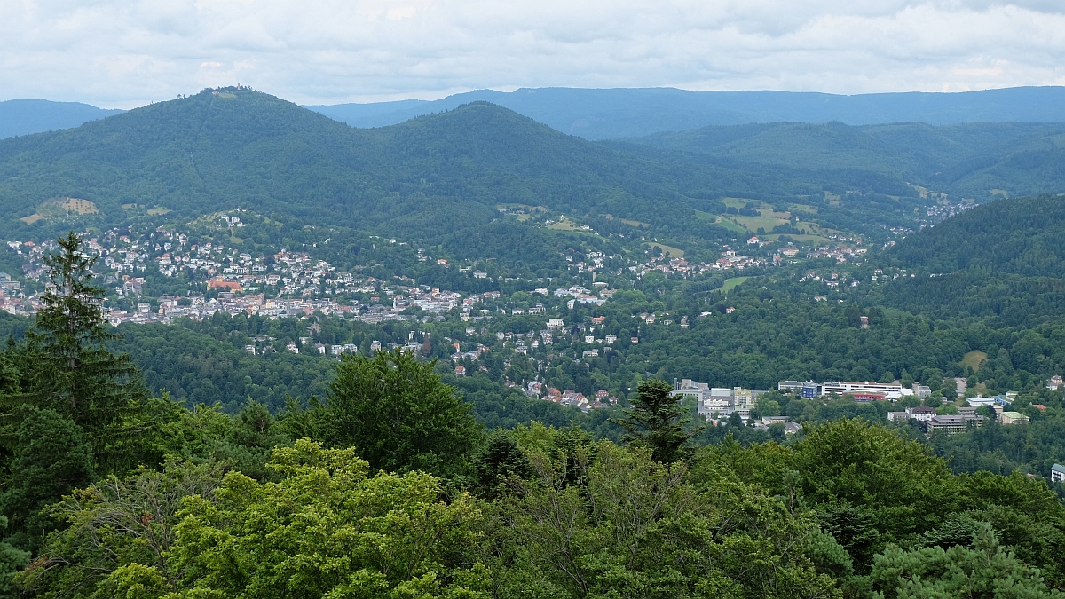 Blick vom Funkturm Fremersberg auf Baden-Baden