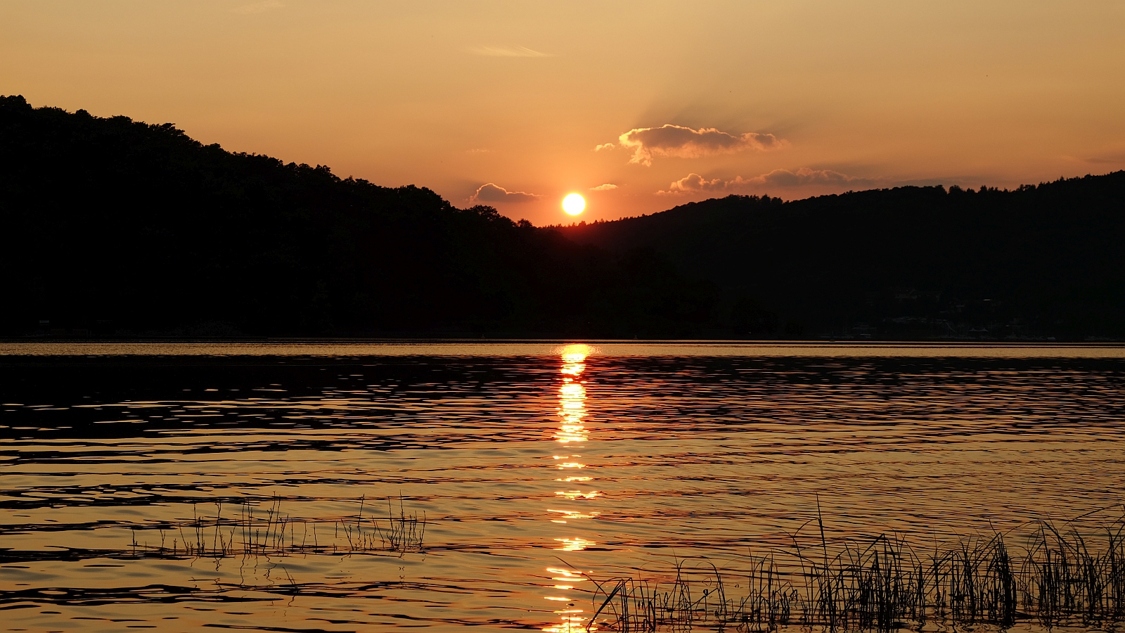 Sommerlicher Sonnenuntergang am Edersee