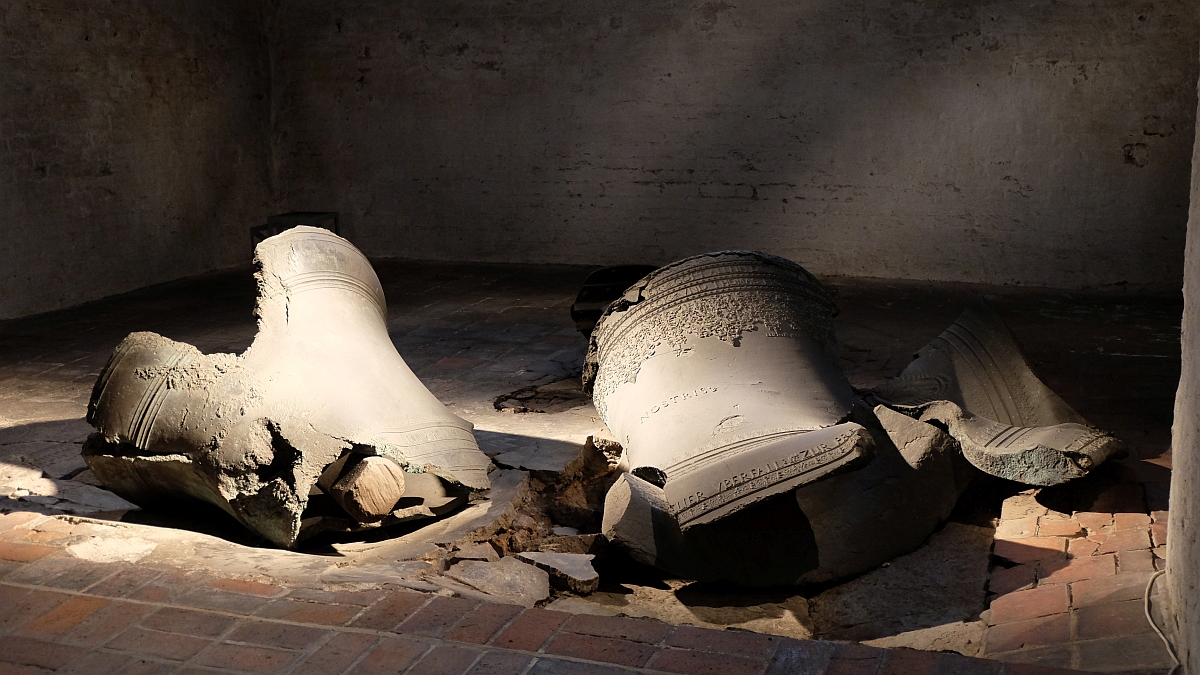 Lübeck · St. Marien · Mahnmal gegen Krieg und Gewalt (geschmolzene Glocken im Südturm)