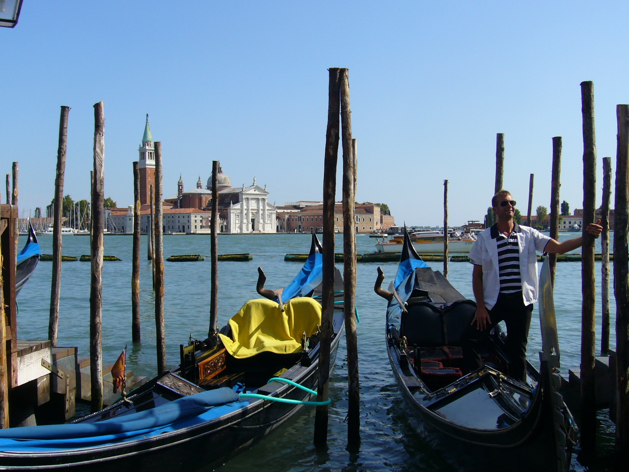 Venedig · 29. August 2011 · Gondeln und Gondoliero